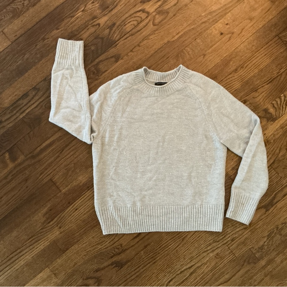 Banana Republic women’s Crewneck Sweater in Light Gray
